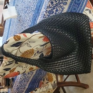 Chic Italian leather woven bag
